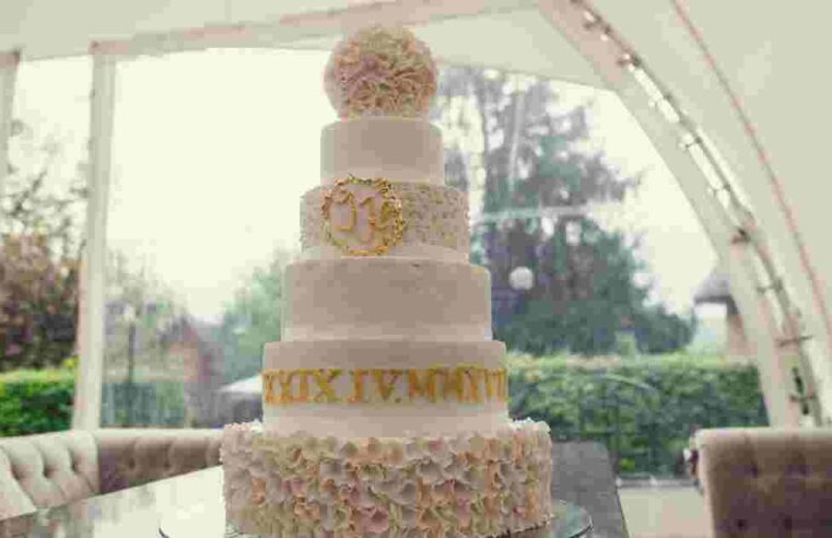 What Cake is Used for Wedding Cakes?