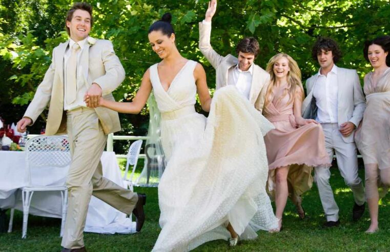 How to Coordinate Wedding Attire for the Entire Wedding Party